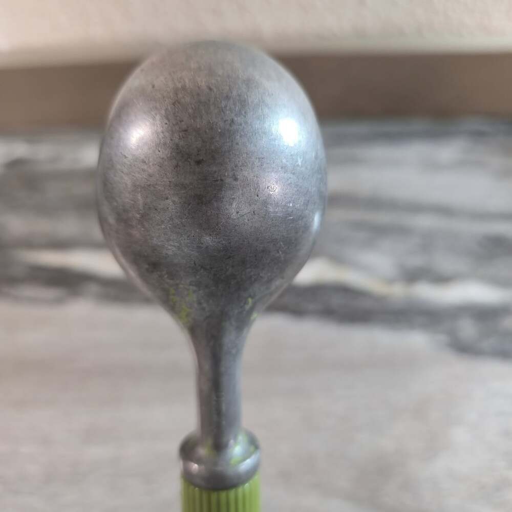 Vintage Green Handle Aluminum Scoop USA – Mid-Century Kitchen Utensil – Small - Picture 4 of 6